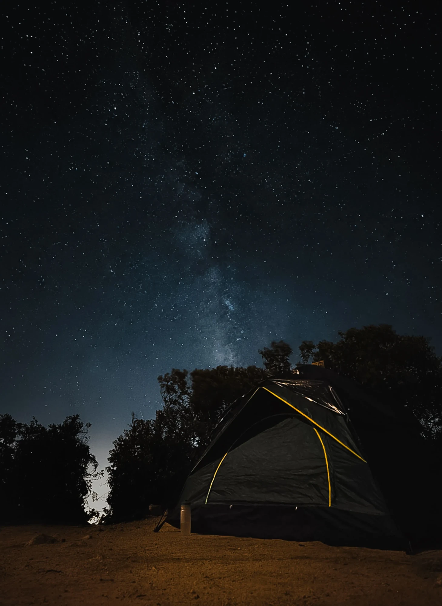 星空の下に張られたテント